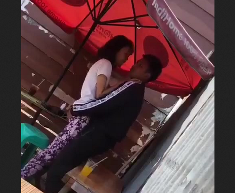 Lagi Viral ABG Ngentot Berdiri Di Tempat Makan