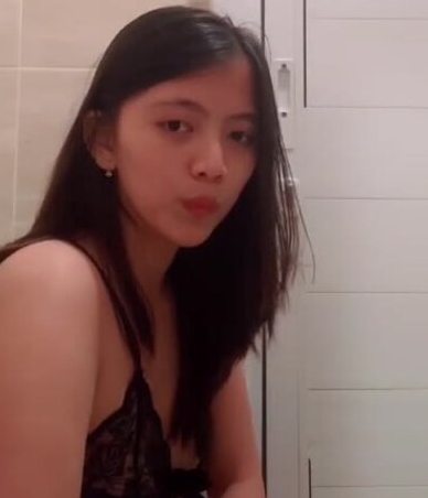 Cece Cantik Lingerie CD Biru Yang Meresahkan