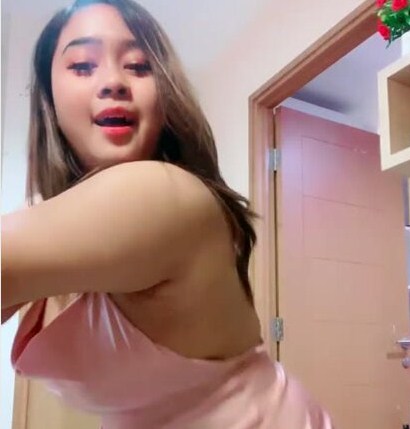 Arsita Lagi Nyoba Ebot Di Kamar